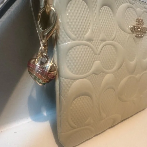 Coach Wristlet w/ Pastel Heart Charm. Corner zip Embossed Leather NWOT - Picture 3 of 7